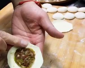 大肚饺子包法——后附视频(胡萝卜牛肉馅儿)的做法 步骤20