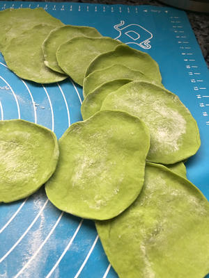 不浪费任何芹菜的芹菜牛肉馅饺子的做法 步骤17