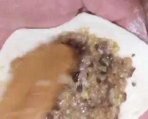 牛肉虾仁香菇白菜馅饼(视频版)的做法 步骤10