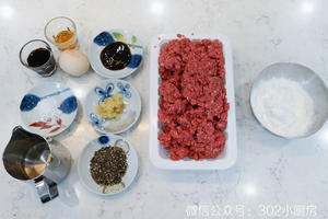 自制午餐肉（黑胡椒牛肉版）<;302小厨房>;的做法 步骤1