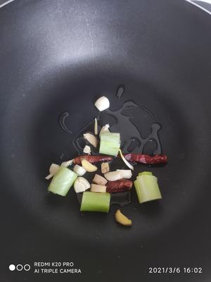 牛蹄筋炖宽粉的做法 步骤3