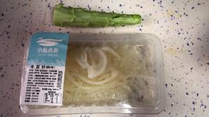 热炝牛百叶配莴笋丝的做法 步骤1