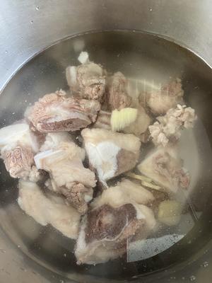 美味牛骨汤+牛肉粉丝汤，一次搞定的做法 步骤2