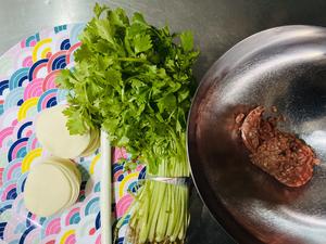 药芹牛肉馅蛋煎饺子的做法 步骤1