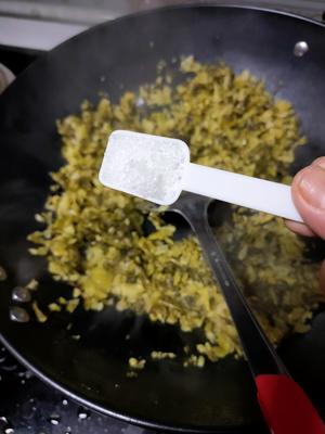 销魂的酸菜牛肉饺子馅的做法 步骤3