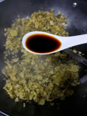 销魂的酸菜牛肉饺子馅的做法 步骤4