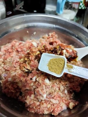 销魂的酸菜牛肉饺子馅的做法 步骤11