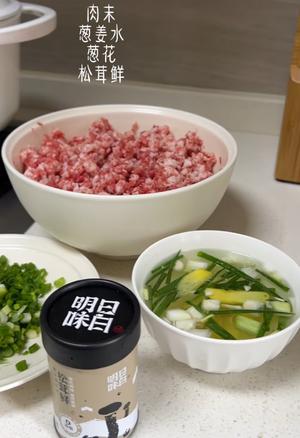 包子 盘龙牛肉饼 肉饼 馅的调制小笼包子 面的做法 步骤3