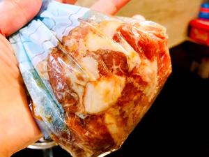 火锅剩的羊肉片怎么办？一招搞定 又好看又好吃的 水煮羊肉 海外党必备的做法 步骤2