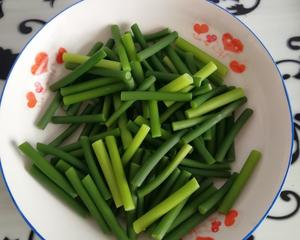 蒜苔炒羊肉片的做法 步骤1