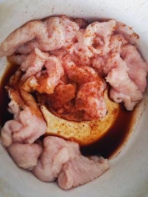 31.丝瓜炒肉片【羊小姐de午餐】的做法 步骤1