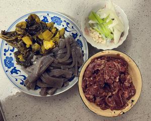 酸菜魔芋爆羊肉片超级爽口又下饭的做法 步骤2