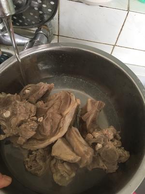 羊蝎子火锅的做法 步骤4