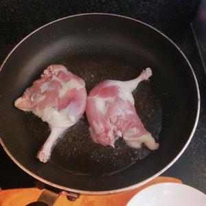 鸭腿这么做，一口气吃两个都不够?的做法 步骤2