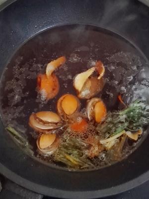 鲍鱼焖鸭腿的做法 步骤9