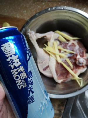 啤酒?红烧鸭腿的做法 步骤1