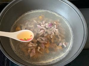 家常鸭血粉丝汤的做法 步骤3