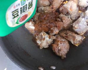 炒酱香仔姜鸭肉的做法 步骤5