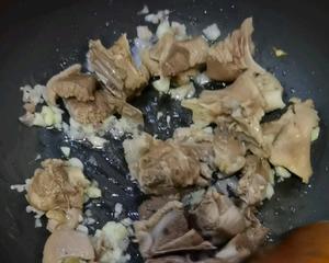 鸭肉焖冬笋的做法 步骤4