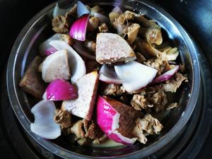 荔浦芋头＆鸭肉的做法 步骤2