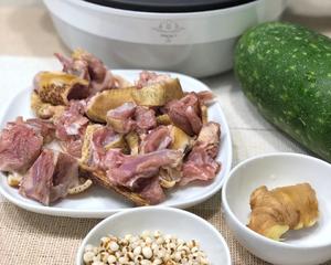 鲜掉舌头的夏季滋补汤冬瓜薏米煲老鸭|马克西姆不粘锅的做法 步骤1