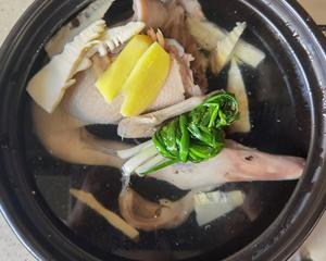老鸭红白两吃(之老鸭扁尖汤)的做法 步骤3