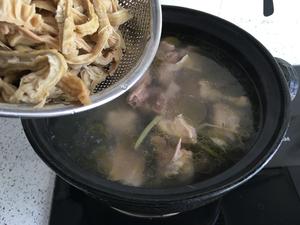 乐活教主的美食之——老鸭青笋汤的做法 步骤5