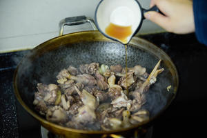 砂锅焖老鸭||Braised Duck的做法 步骤7