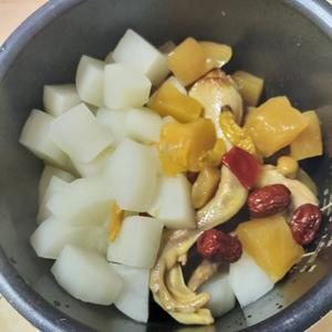 酸萝卜老鸭汤的做法 步骤3