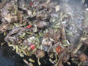 醋血鸭(酸豆角)的做法 步骤16