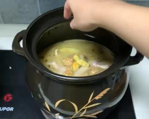【今晚吃什么】“不放调料包”的酸萝卜鸭掌汤的做法 步骤8
