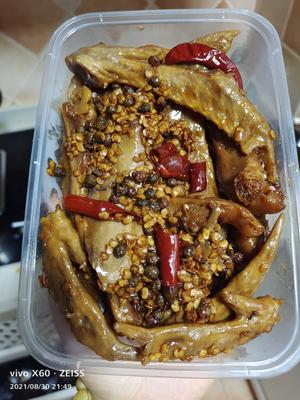 麻辣卤鸭爪的做法 步骤5