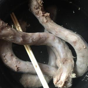 卤鸭翅鸭脖的做法 步骤2