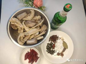 美味卤鸭脚、鸭翅、鸭脖的做法 步骤1