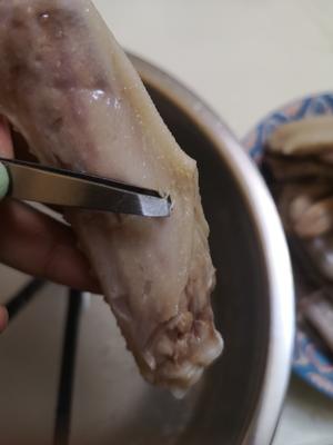 卤制鸭翅鸭舌的做法 步骤2