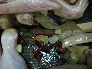 秘制电饭煲焖鸡腿鸭翅的做法 步骤6