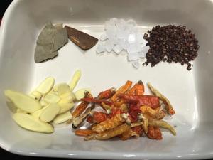 双立人Staub铸铁锅绝味鸭舌的做法 步骤2