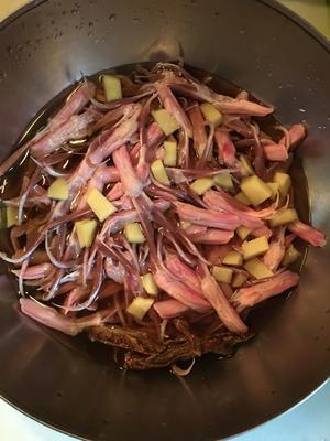 麻油鸭舌头的做法 步骤2