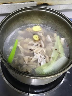 黑鸭味鸭肠的做法 步骤3