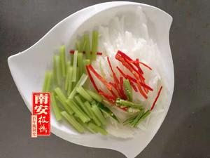 爆炒南安腊鸭肠的做法 步骤2