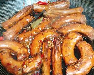 周黑鸭版鸭脖子（好吃到舔手指）的做法 步骤4