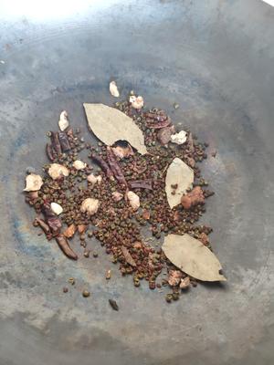 手撕风干鸭脖（追剧、野餐小零食，无油低卡，大小都放心享用）的做法 步骤2