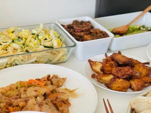 家常菜24 饺子 锅包肉 卤鸭脖 卤素菜 卤猪蹄八道菜的做法 步骤2