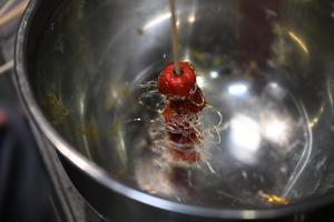 拔丝糖葫芦的做法 步骤5