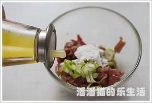 彩椒牛肉粒的做法 步骤1