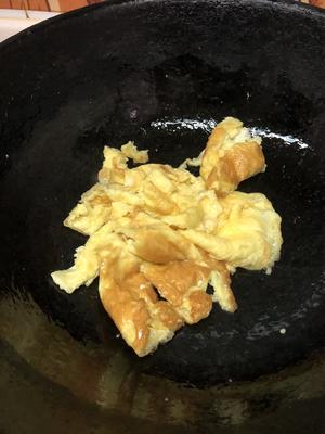 下饭菜 洋葱柿子椒炒蛋的做法 步骤3