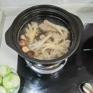 节瓜眉豆鸡爪汤的做法 步骤3