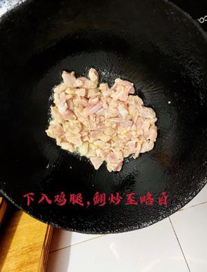 彩椒炒鸡丁的做法 步骤6