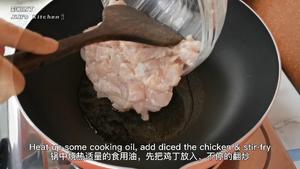 低脂低卡彩椒鸡丁（灯笼椒炒鸡胸肉） 减肥也能吃肉的做法 步骤4