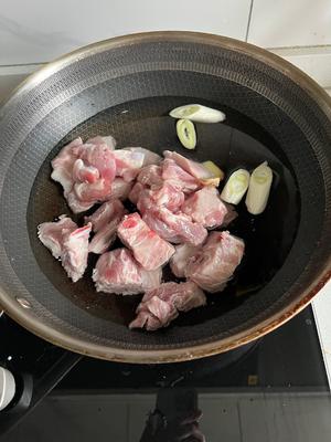 玉米笋排骨汤的做法 步骤2